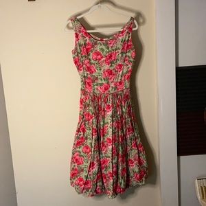 Vintage 50s style dress fitted waist back zipper.